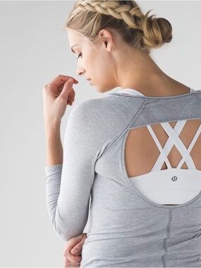 🩶🤍 Lululemon Physically Fit Long Sleeve Tee 🤍🩶